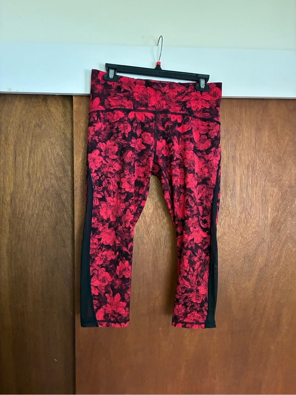 lululemon athletica Cropped Red Floral Leggings with Black Panels